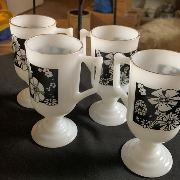 Vintage pedestal milk glass coffee cups set of 4 - Picture 3 of 6